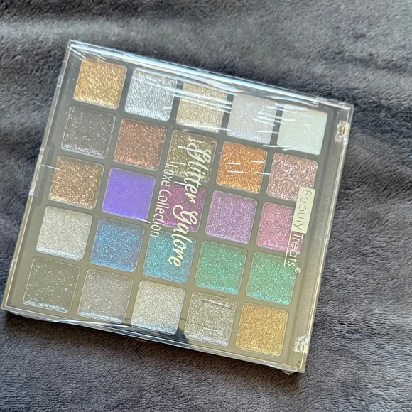 Beauty Treats Glitter Galore Luxe Collection Eyeshadow Palette – 25 Shades - Picture 3 of 4